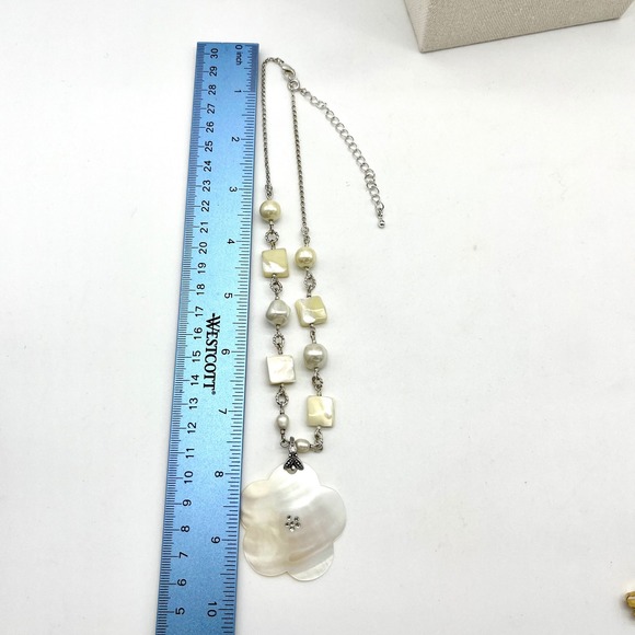 Flower Pendant Necklace‎ Mother of Pearl Style Adjustable Chain Silver Toe - Picture 6 of 6